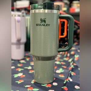 Stanley 40oz Authentic Hammertone Green